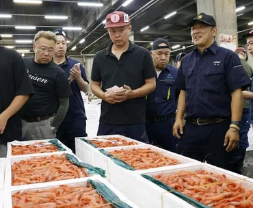 能登地震１．１：底引き網漁解禁 復興期して初競り 金沢 海底隆起の漁港 水揚げほとんどなし ／石川 