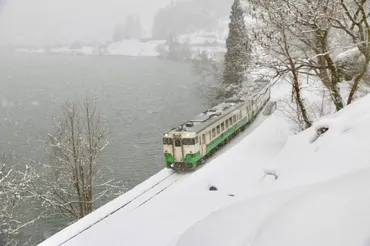 只見町】明日2021年2月8日(月)は大雪が見込まれる為、只見線・大白川〜只見駅間の上下線で終日運転を見合わせます！ 