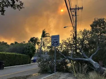 米国西部最大都市のカリフォルニア州ロサンゼルス(LA)の山火事が手のほどこしようもなく大きくなった。 ジョー·バイデン大統領は、莫大な被害が発生したカリフォルニア州を大規模な災難地域に宣布し、連邦レベ..  