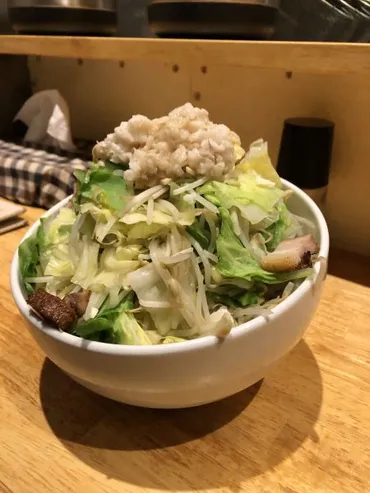 石垣島の牛骨系ラーメンがおいしい「ウシのカドデ」 