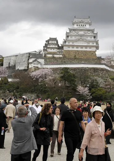 入城者：姫路城２年連続２００万人超え 外国人２割増 