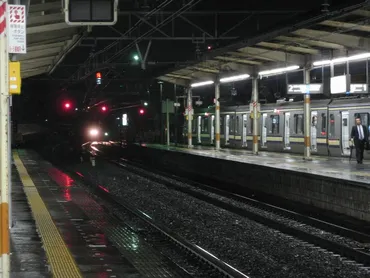 総武快速線運転見合わせの津田沼駅 