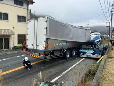 大型トラックと路線バス衝突、人負傷安芸高田市の国道号【動画あり】