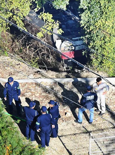 マイクロバス事故：がけ転落で１７人搬送大阪・泉佐野写真特集