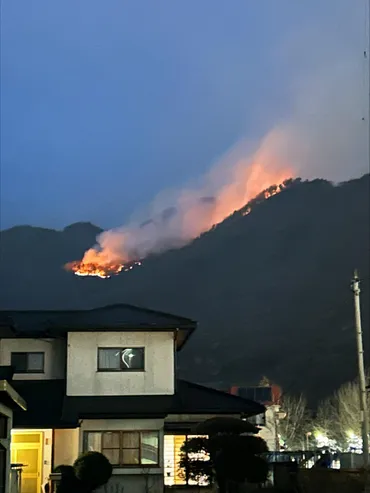 山梨の山火事、日目も収まらず空気の乾燥に注意(共同通信)