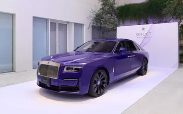 大胆なカラーを纏うロールス・ロイスのビスポークモデルを東京で披露