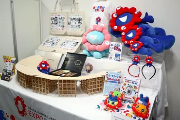 大阪・関西万博会場内につの土産店漫画や工芸品とコラボした限定商品も