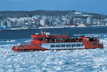 流氷クルーズ「ガリンコ号Ⅱ」最後の航行へ!神秘のオホーツク海で感動体験
