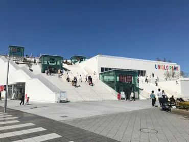 藤本壮介+佐藤可士和゛「ユニクロ横浜ベイサイド店」屋根が海へ繋がる滑り台、遊び心満載のユニクロ旗艦店