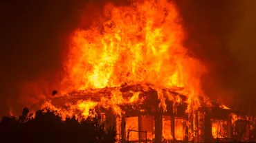カリフォルニアの山火事、「気候変動で加速」科学者が警告