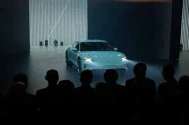 ポルシェも中国販売不振、EVで競争激化-VWは欧米で需要低迷
