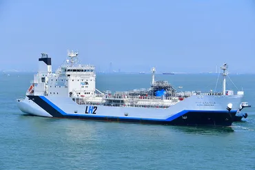 水素をガソリン並みの価格に」実現なるか完成近い大型液化水素運搬船流通の要に?