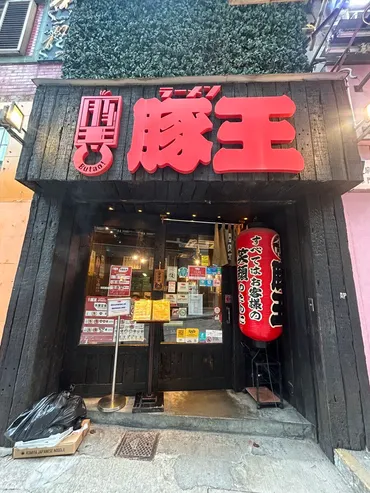 香港セントラルの人気ラーメン店「豚王」で衝撃体験レポート!