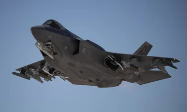 F-35最新情報！性能向上と騒音問題、課題は？F-35の進化と騒音問題を徹底解説