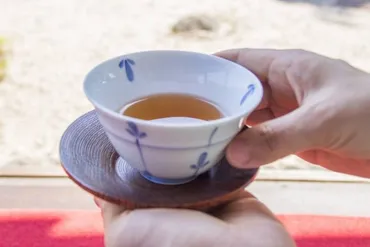 茶托とは?選び方や茶托を使ったお茶出し・飲み方のマナーなどを解説