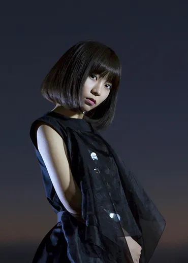YURiKAと海外ノマドの軌跡：夢を追い、自己成長する旅路とは？アニソン歌手YURiKAと海外ノマド生活の二つの側面から、自己実現への道のりを紐解く