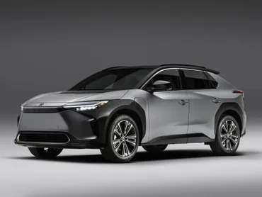 トヨタの電動化戦略最新情報！BEV、販売、未来への展望とは？2024年の市場動向とトヨタのBEV戦略