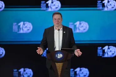 イーロン・マスク氏 バリを訪問 スターリンクの運用開始で