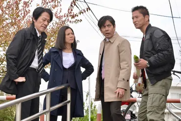 トリオ・ザ・捜一」に仲間入りをした紅一点の出雲（篠原ゆき子）