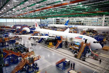 電子版】米当局、ボーイングへの捜査拡大 787工場の記録提出命じる