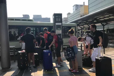 京都オーバーツーリズム対策、効果と課題は？(問題解決の糸口を探る？)京都市バスの混雑、対策の現状と未来への展望