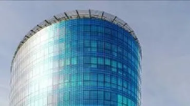 NTTデータと積水化学、フィルム型ペロブスカイト太陽電池を建物外壁に設置へ