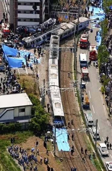 福知山線脱線事故２０年、遺族ら犠牲者悼む…９時１８分に現場通過予定の電車は安全確認で遅れて運行 : 読売新聞