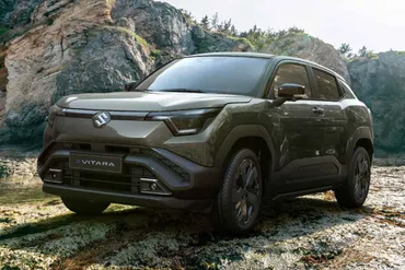 フロンクス」に続いて日本導入が待ち遠しい！ スズキのBEV世界戦略車「eビターラ」がイタリアとインドで先行してアンヴェール 