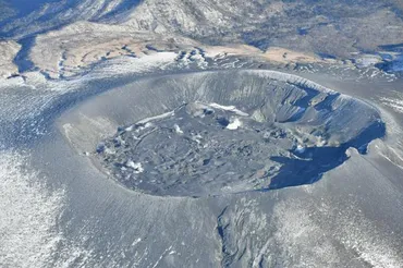 新燃岳、噴火警戒レベル3に引き上げ 7年ぶり噴火、火山ガス急増（朝日新聞） 