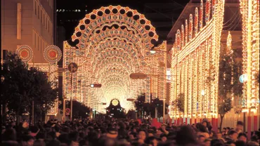 震災復興への希望を託す「神戸ルミナリエ」４年ぶりに開幕 – Feel KOBE 神戸公式観光サイト