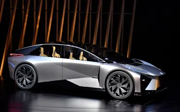 レクサス、2026年導入予定の次世代バッテリEV「LF