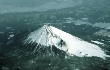 富士山の中腹に超ド級の穴を開けた宝永大噴火！ 実は直前に大地震も起きていた 
