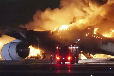 羽田空港衝突事故から学ぶ空の安全：法改正とCRM訓練の重要性とは？羽田空港事故：緊迫の脱出劇と安全対策への動き