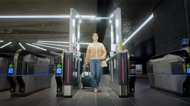 Osaka Metro、ウォークスルー型の顔認証改札機を3月25日より本格運用開始 130駅への設置を完了 