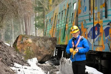 えちぜん鉄道脱線事故、原因と今後の対応は？福井県えちぜん鉄道で発生した落石による脱線事故の詳細