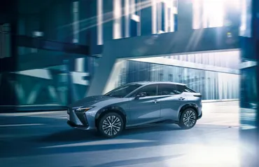LEXUS RZとは？BEV（電気自動車）の未来を切り開くLEXUSの挑戦とは？LEXUS RZ：BEV時代の幕開けと革新的な技術