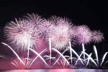 横浜花火「みなとみらいスマートフェスティバル2024」8月5日に開催!25分間2万発の打ち上げ花火