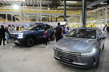 BYDブラジル工場で最初の1台が完成