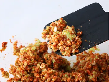 そら豆で作る!自家製(手作り)調味料「豆板醤」簡単レシピ。材料4つ、混ぜて常温におけばOK