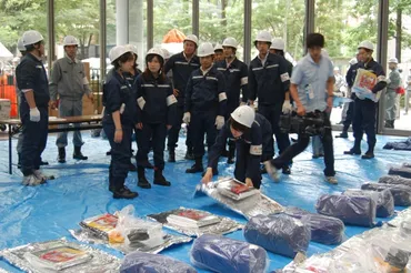 東京・丸の内一帯で総合防災訓練。震災受け帰宅困難者対応盛り込む／三菱地所グループ 