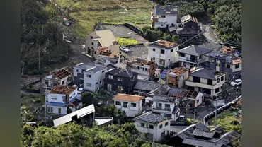 静岡県牧之原市で４０棟が全半壊、電柱直撃で「もう住めないかもしれない」…台風１５号は温帯低気圧に : 読売新聞