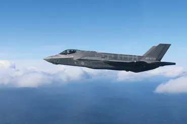 航空自衛隊創隊70周年！日本の空を守るF-35、多岐にわたる航空機の現在地とは？（日本の防衛と航空祭）？F-35の運用状況と防衛費高騰の課題、航空自衛隊の将来展望
