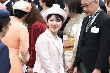 愛子さま 園遊会で前を歩かれる紀子さまとの゛間隔が空いていた゛理由