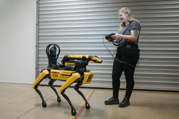AI搭載「ロボット犬」が工場を監視、ジャガー・ランドローバーがEV製造施設に導入 