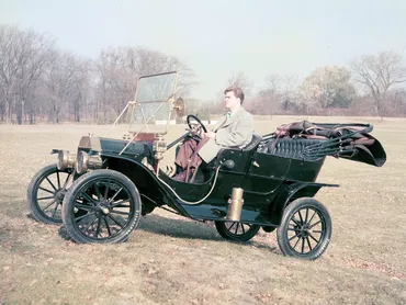 自動車産業の歴史、現在、未来はどうなる？〜米国の自動車メーカーと日本の自動車産業の比較〜（未来予想図？）自動車産業の各国の歴史、米国と日本の比較：技術革新、M&A、大統領選、そして未来
