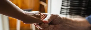 早期退職して「ボランティア活動」を始めた元会社員男性が、なぜか「絶望」におちいってしまった「意外なワケ」(奥田 祥子)