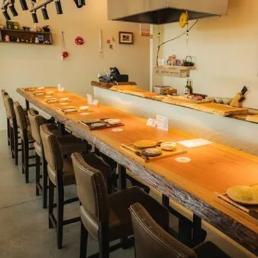 万博》唯一の個人店が挑んだ「冷凍だらけ」の現実 生食材からの完全手作りで、1日7回転の大繁盛とんかつ店を生んだ゛執念゛の舞台裏(東洋経済オンライン)