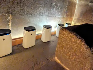 クフ王のピラミッドにシャープの空気清浄機 目指すは「3大制覇」(朝日新聞)