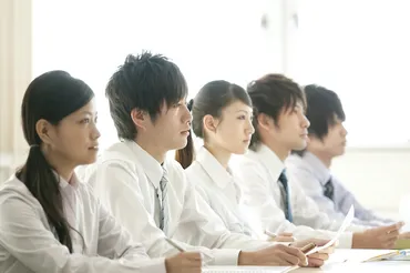 若手社員育成の羅針盤：育成方法からモチベーション管理、課題解決まで徹底解説！激変する時代を生き抜く、若手社員育成の戦略と実践