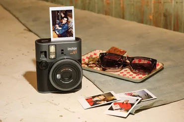 チェキ™エントリーモデル「instax mini 41™」が登場。クラシックデザインのアナログインスタントカメラ – 【Cheki  Press（チェキプレス）】毎日がちょっと楽しくなる！チェキとの生活を提案・発信するメディア 